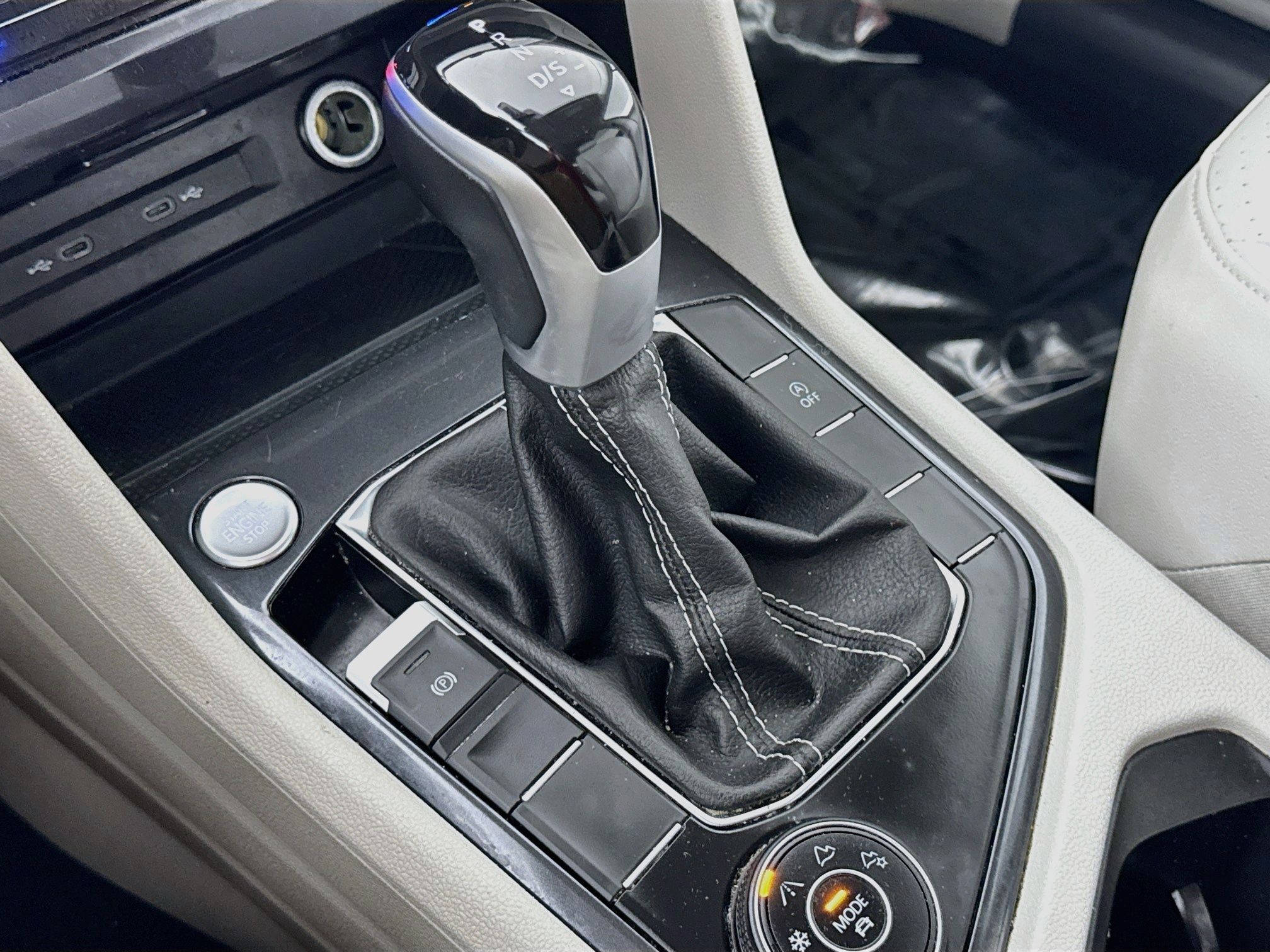 2024 Volkswagen Tiguan SE - Photo 18