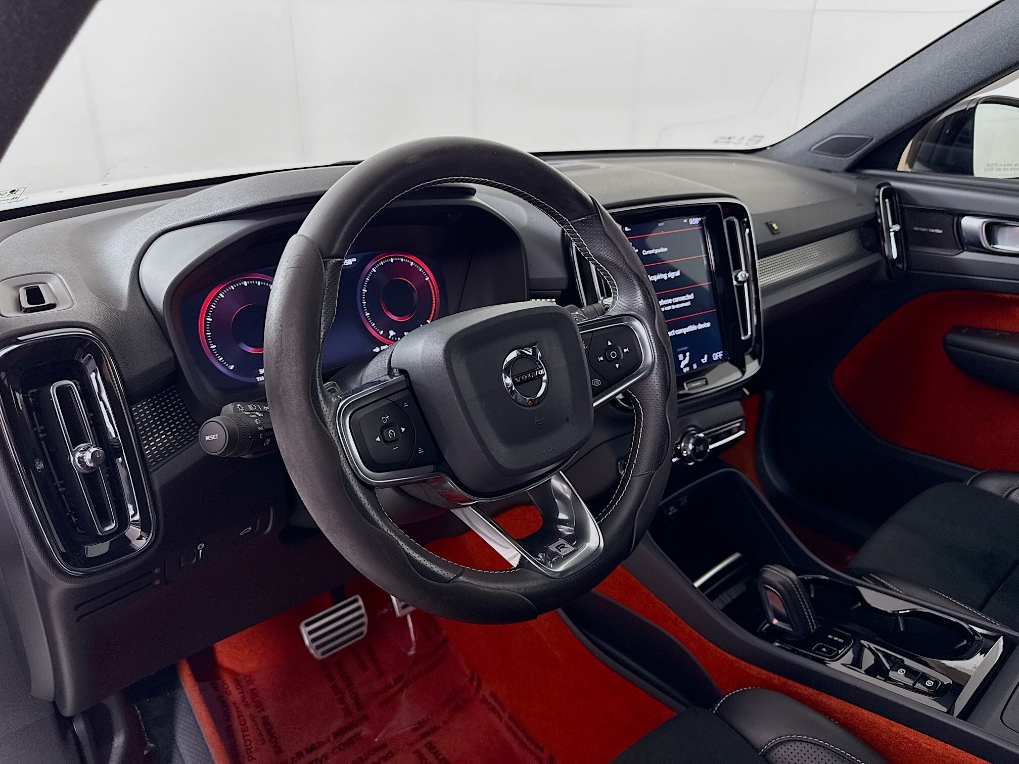 2020 Volvo XC40 R-Design photo 4