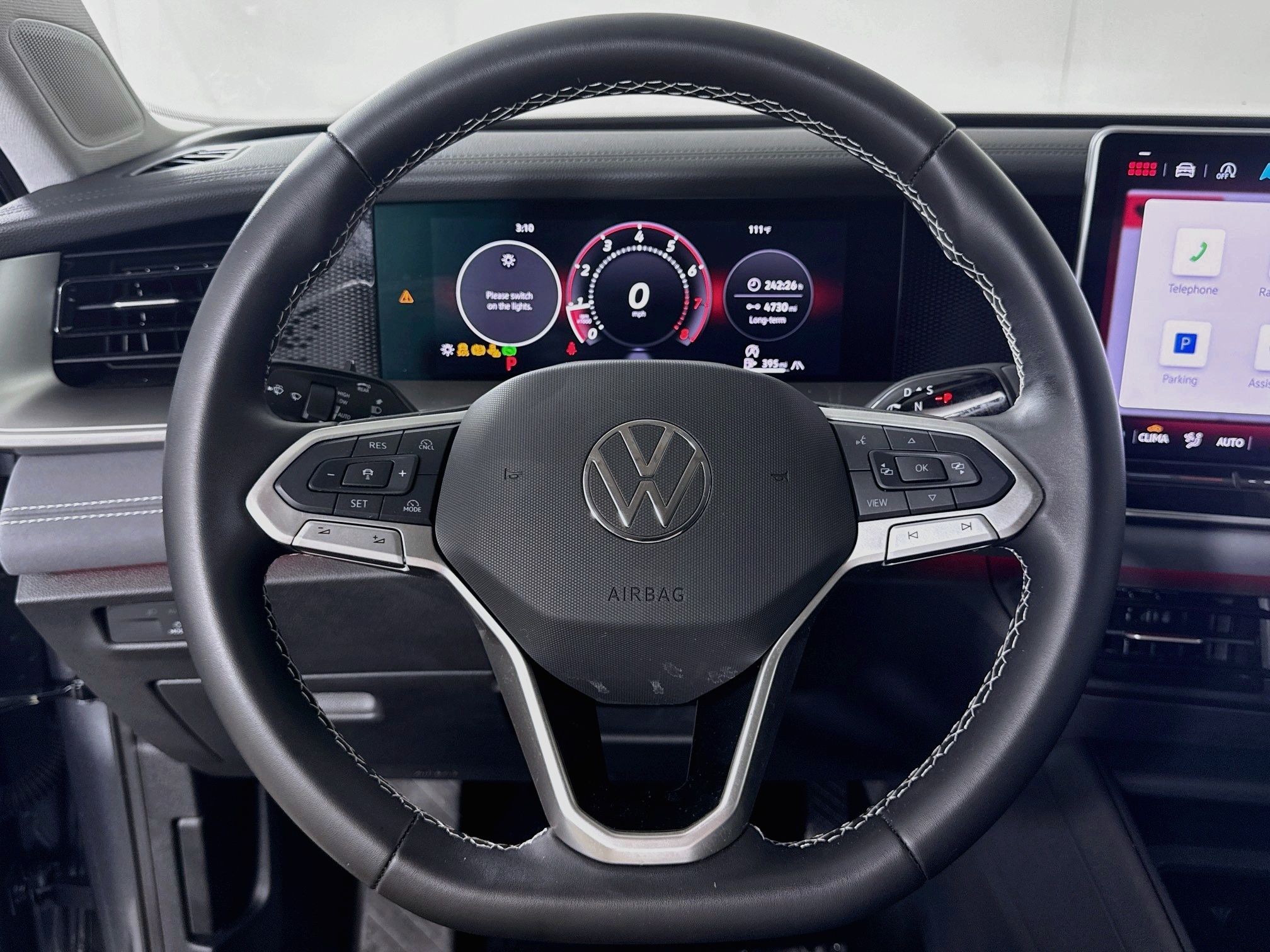 2025 Volkswagen Tiguan SE - Photo 13