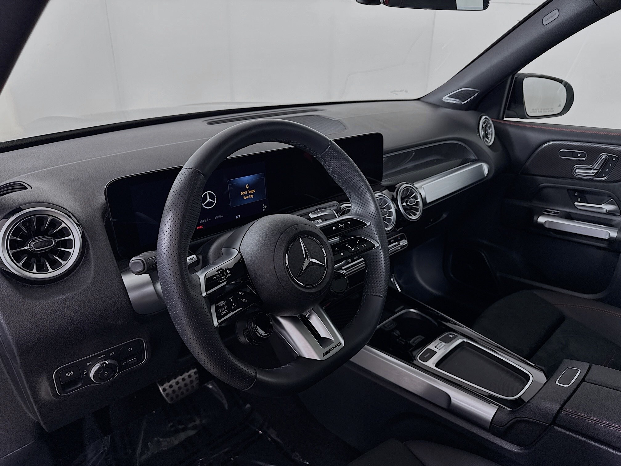 2025 Mercedes Benz GLB 35 AMG photo 4