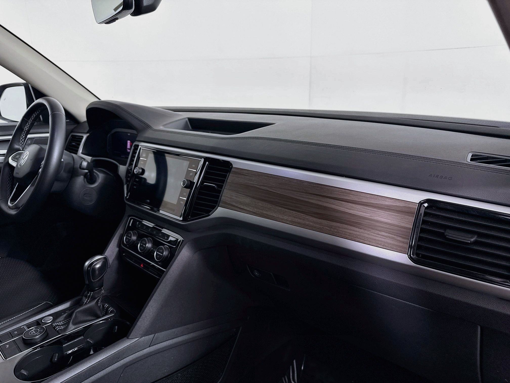 2023 Volkswagen Atlas SEL - Photo 29