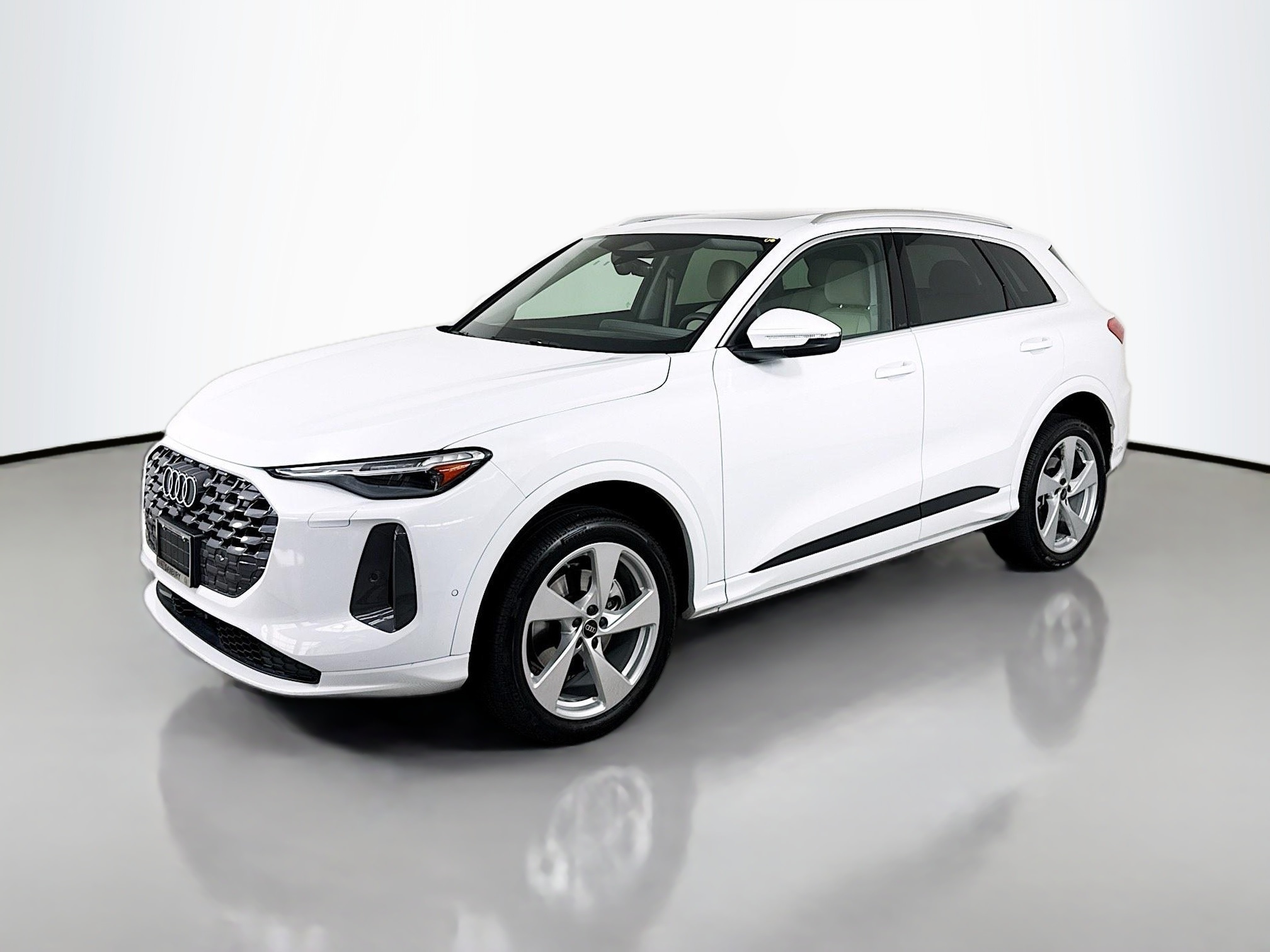 2025 Audi New Q5 Premium Plus's photo