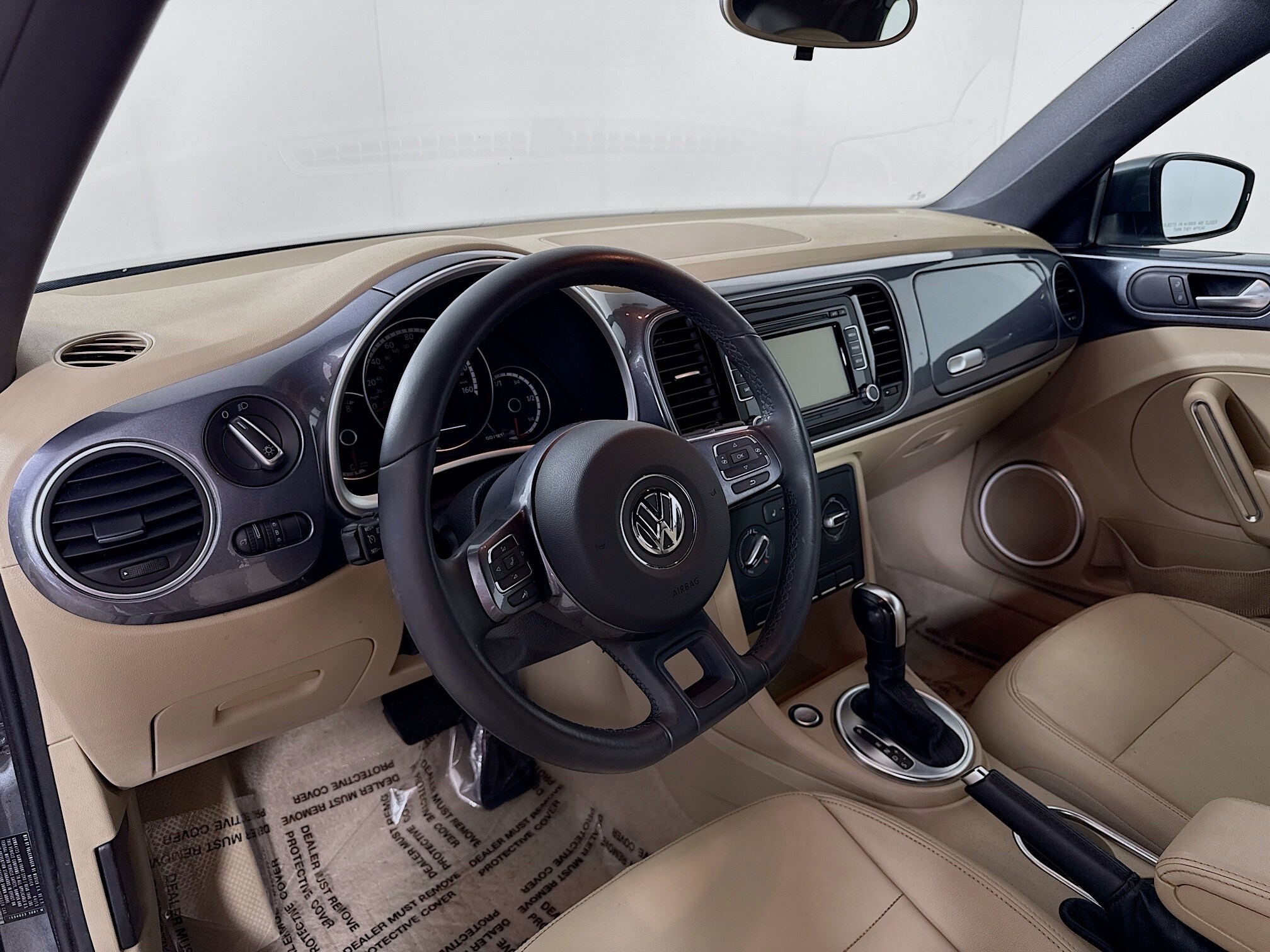 2013 Volkswagen Beetle 2.5L Convertible photo 4