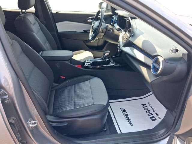 2025 Chevrolet Trax LT - Photo 23