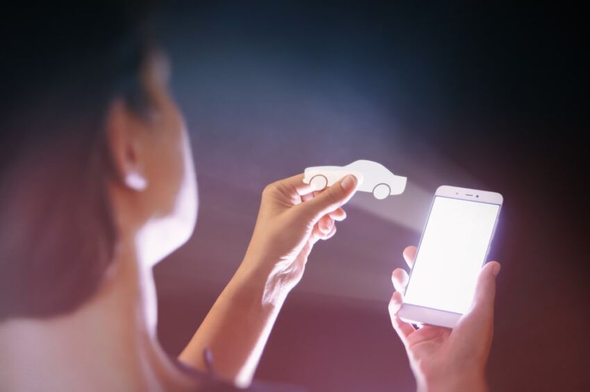 Women buying car online