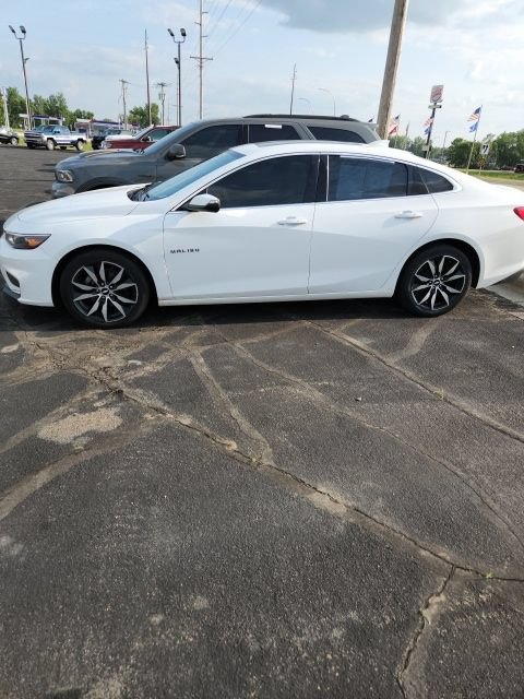 Used 2018 Chevrolet Malibu 1LT with VIN 1G1ZD5ST3JF258794 for sale in Glencoe, Minnesota