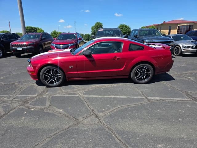 Used 2008 Ford Mustang GT Deluxe with VIN 1ZVHT82H585119623 for sale in Glencoe, Minnesota