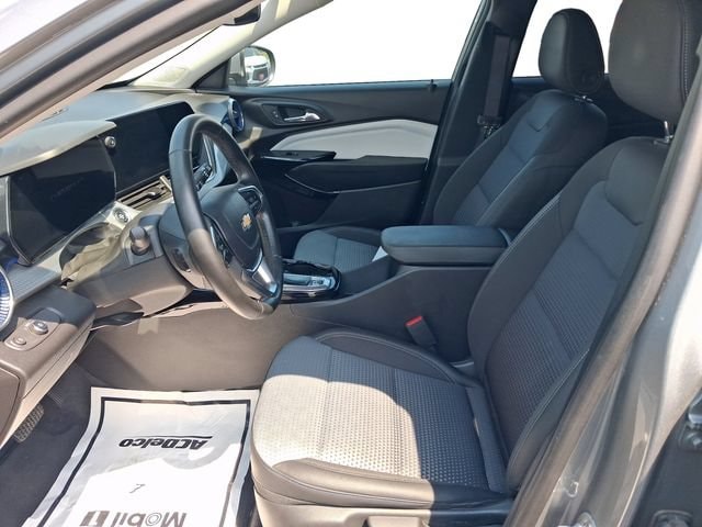 2025 Chevrolet Trax LT - Photo 10