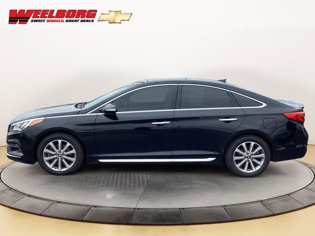 Used 2016 Hyundai Sonata Limited with VIN 5NPE34AFXGH284385 for sale in Glencoe, Minnesota