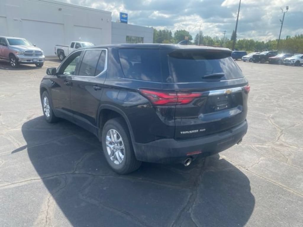 Used 2022 Chevrolet Traverse LS SUV