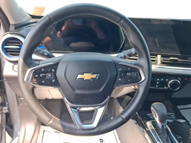 2025 Chevrolet Trax LT - Photo 13
