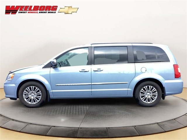 Used 2013 Chrysler Town & Country Touring-L with VIN 2C4RC1CG9DR509495 for sale in Glencoe, Minnesota