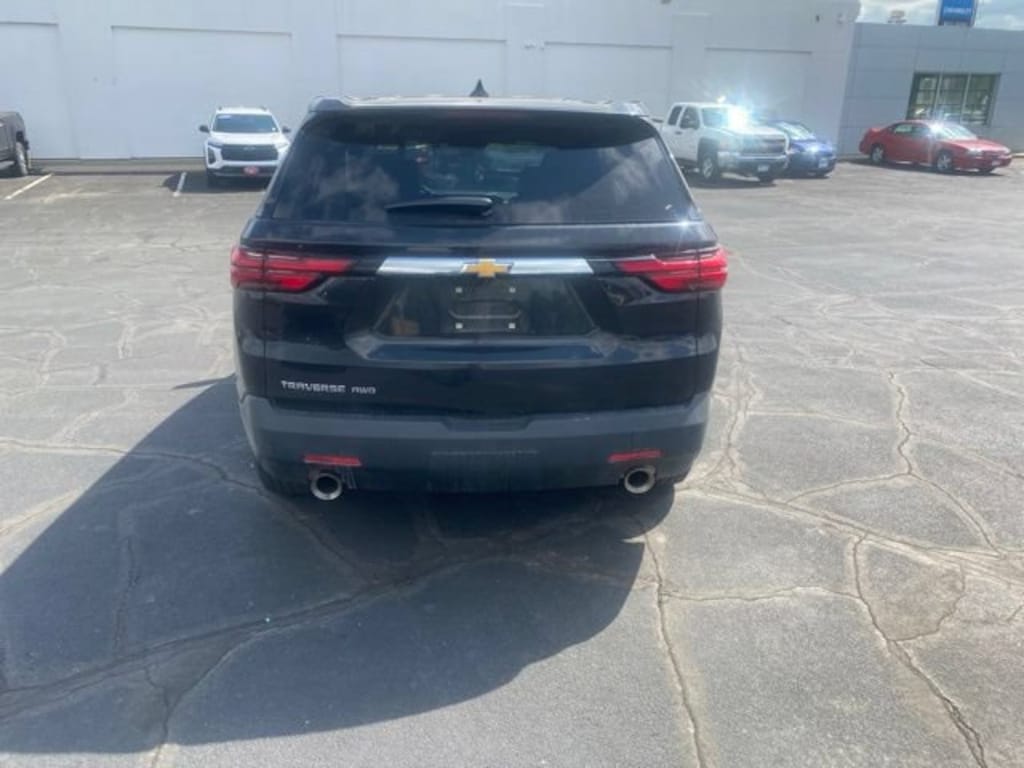 Used 2022 Chevrolet Traverse LS SUV