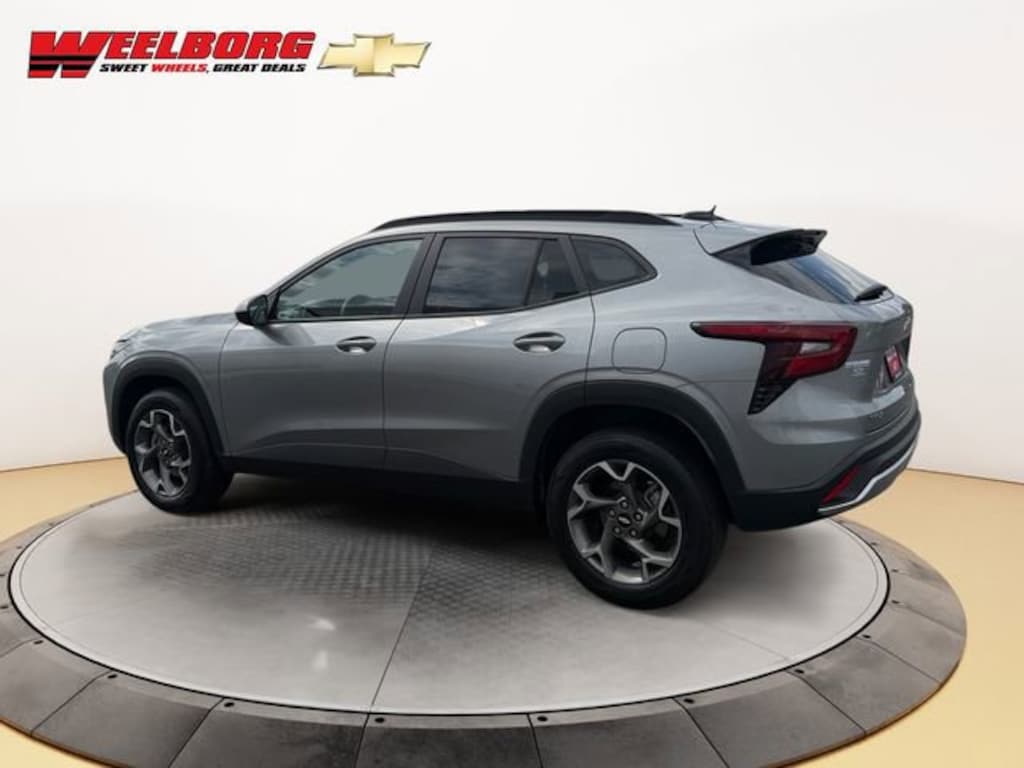 Used 2025 Chevrolet Trax LT SUV