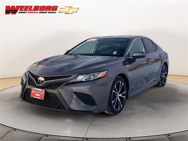 2019 Toyota Camry SE's photo