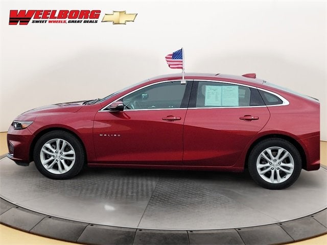 Used 2018 Chevrolet Malibu 1LT with VIN 1G1ZD5ST8JF272562 for sale in Glencoe, MN