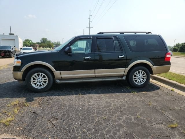 Used 2013 Ford Expedition XLT with VIN 1FMJK1J50DEF61737 for sale in Glencoe, Minnesota