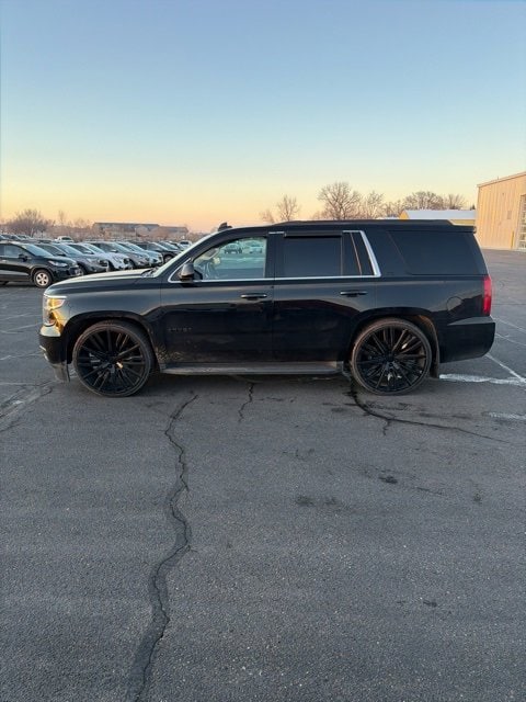 Used 2018 Chevrolet Tahoe LT with VIN 1GNSKBKC9JR210235 for sale in New Ulm, Minnesota