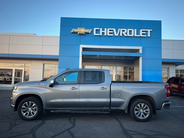 Used 2021 Chevrolet Silverado 1500 LT with VIN 1GCUYDED0MZ200889 for sale in New Ulm, Minnesota