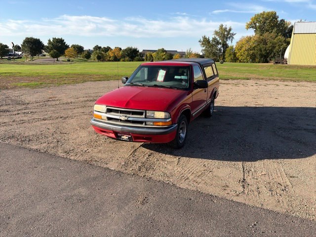 Used 2001 Chevrolet S-10 LS with VIN 1GCCS145218218138 for sale in New Ulm, Minnesota