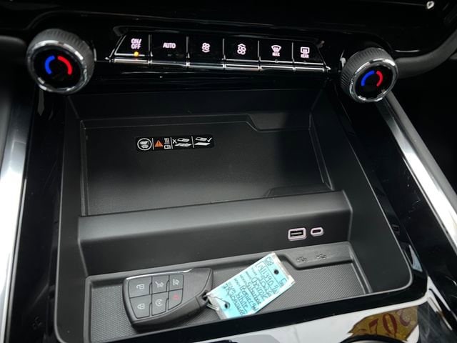 2026 Chevrolet Suburban Premier - Photo 19