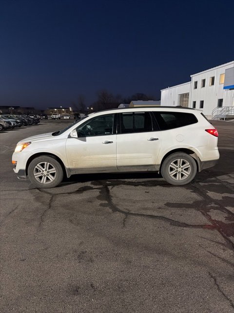 Used 2017 Chevrolet Traverse 2LT with VIN 1GNKVHKD6HJ334443 for sale in New Ulm, Minnesota