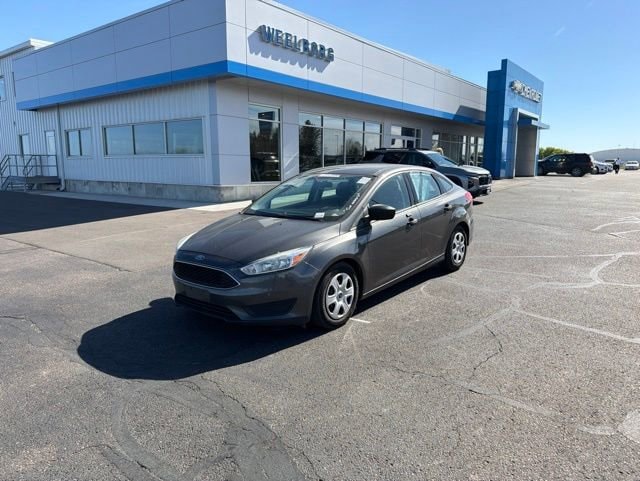 2016 Ford Focus Sedan S's photo