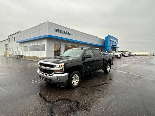 Used 2017 Chevrolet Silverado 1500 LT with VIN 3GCUKREC5HG216985 for sale in New Ulm, Minnesota