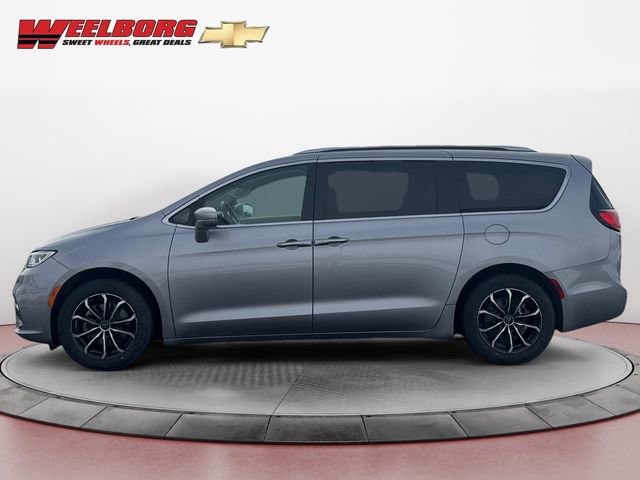 Used 2021 Chrysler Pacifica Touring L with VIN 2C4RC1BG4MR531356 for sale in New Ulm, Minnesota
