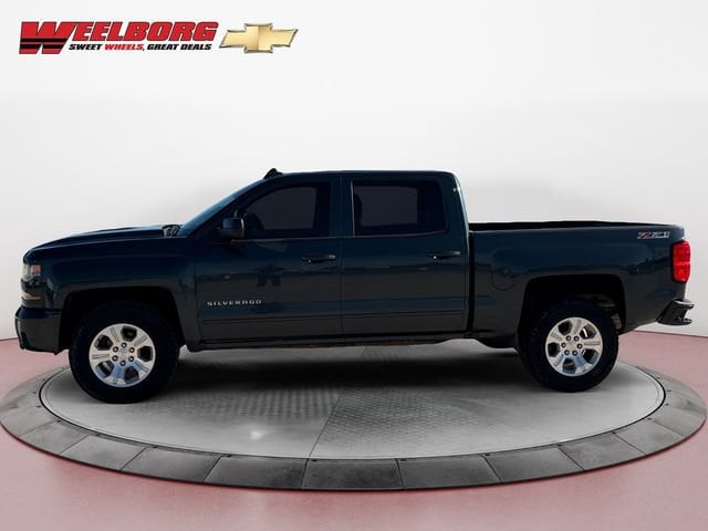 Used 2017 Chevrolet Silverado 1500 LT with VIN 3GCUKREC3HG337630 for sale in New Ulm, Minnesota