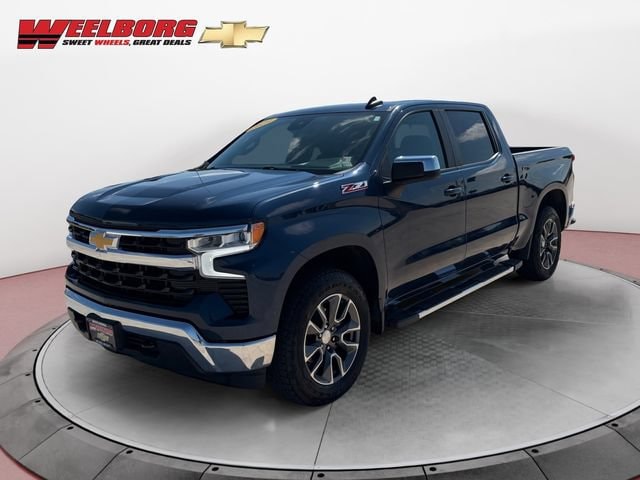 Used 2023 Chevrolet Silverado 1500 LT with VIN 2GCUDDED9P1126672 for sale in New Ulm, Minnesota