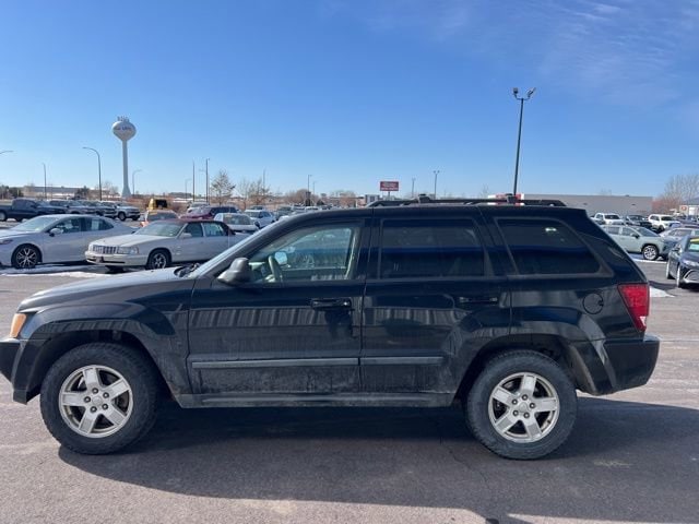 Used 2007 Jeep Grand Cherokee Laredo with VIN 1J8GR48K37C677661 for sale in New Ulm, Minnesota