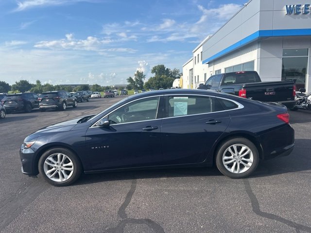 Used 2018 Chevrolet Malibu 1LT with VIN 1G1ZD5ST0JF135843 for sale in New Ulm, Minnesota