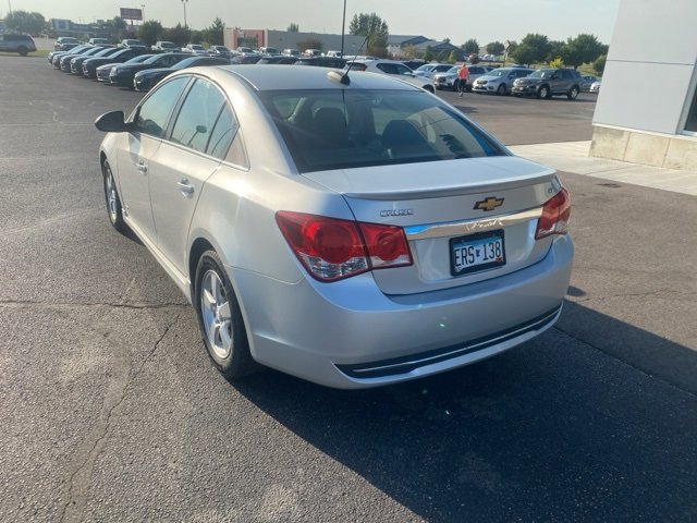 2016 Chevrolet Cruze photo 2