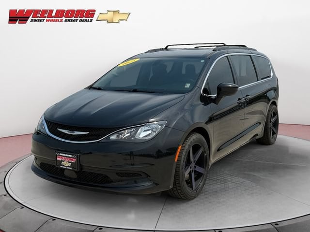 2021 Chrysler Voyager LXI's photo