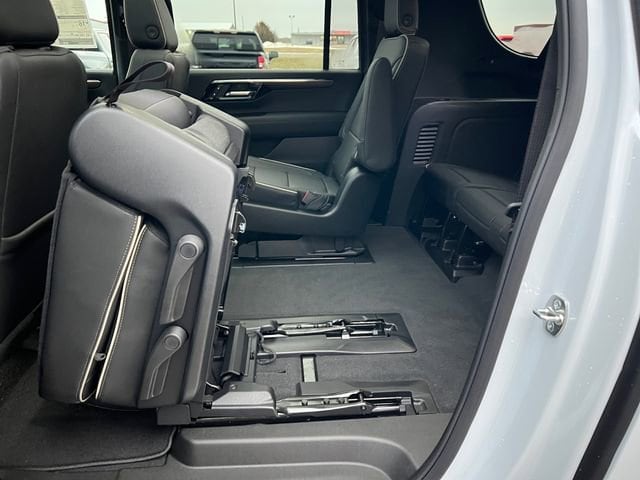 2026 Chevrolet Suburban Premier - Photo 26