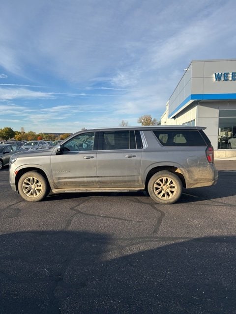 Used 2021 Chevrolet Suburban Premier with VIN 1GNSKFKD9MR235009 for sale in New Ulm, Minnesota