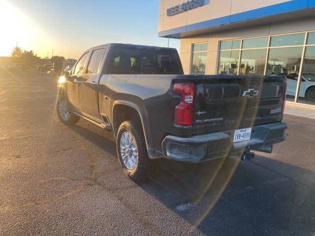 2023 Chevrolet Silverado 3500HD High Country photo 2