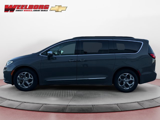Used 2022 Chrysler Pacifica Limited with VIN 2C4RC1GGXNR120506 for sale in New Ulm, Minnesota