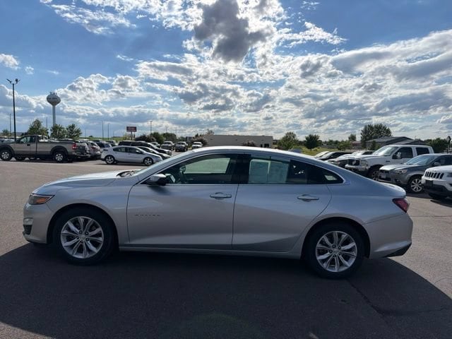 Used 2019 Chevrolet Malibu 1LT with VIN 1G1ZD5ST9KF134739 for sale in New Ulm, Minnesota