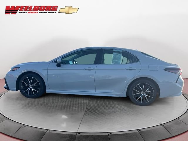 Used 2022 Toyota Camry SE with VIN 4T1G11AK5NU052088 for sale in New Ulm, Minnesota