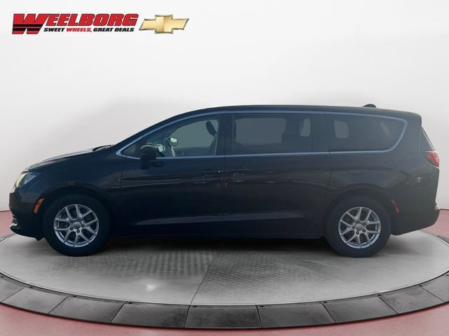 Used 2017 Chrysler Pacifica Touring with VIN 2C4RC1DG9HR525491 for sale in New Ulm, Minnesota