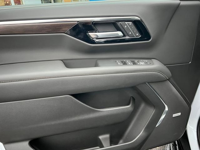 2026 Chevrolet Suburban Premier - Photo 12