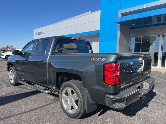 2017 Chevrolet Silverado 1500 LT photo 3