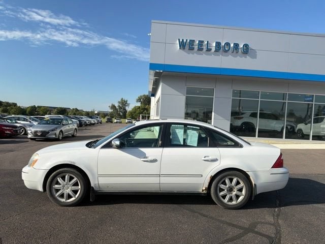 Used 2005 Ford Five Hundred Limited with VIN 1FAHP28125G201653 for sale in New Ulm, Minnesota