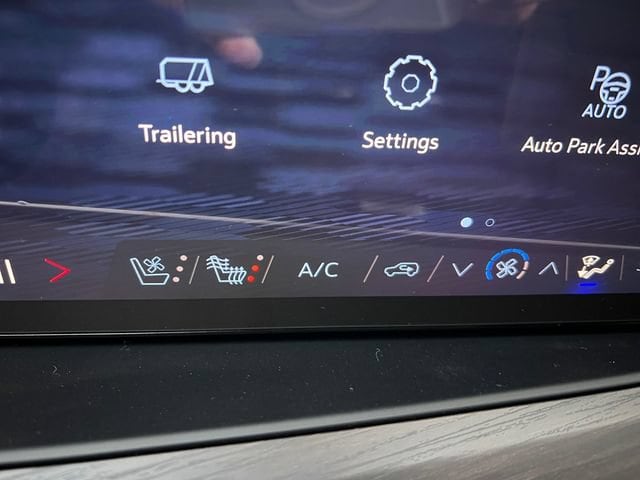 2026 Chevrolet Suburban Premier - Photo 18