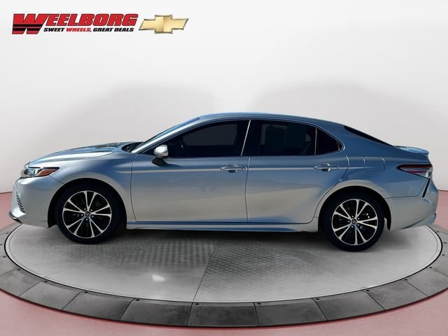 Used 2018 Toyota Camry SE with VIN 4T1B11HK6JU533820 for sale in New Ulm, MN