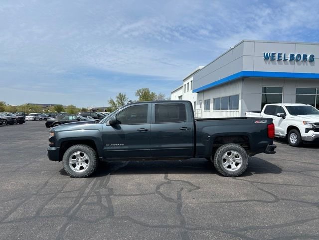 Used 2017 Chevrolet Silverado 1500 LT with VIN 3GCUKREC3HG337630 for sale in New Ulm, Minnesota