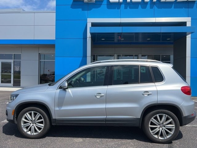 Used 2013 Volkswagen Tiguan SE with VIN WVGBV7AX4DW545132 for sale in New Ulm, Minnesota