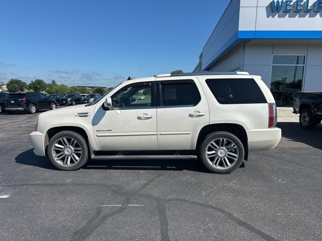 Used 2014 Cadillac Escalade Premium with VIN 1GYS4CEF4ER104063 for sale in New Ulm, Minnesota